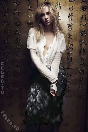 Suki Waterhouse Nude Leaked Photo #4