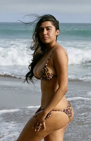 Sunya Siddiqui leaked photo #2