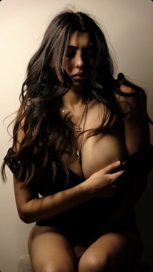 Sunya Siddiqui leaked photo #11