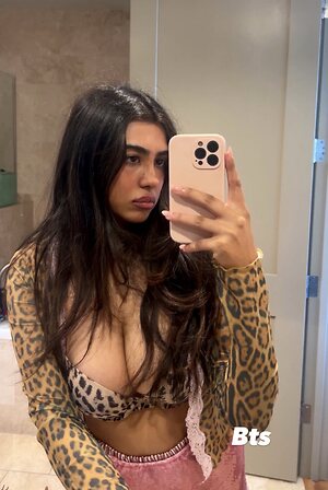 Sunya Siddiqui leaked photo #29