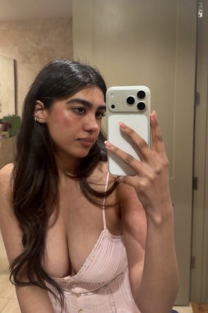 Sunya Siddiqui leaked photo #45