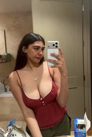 Sunya Siddiqui leaked photo #62
