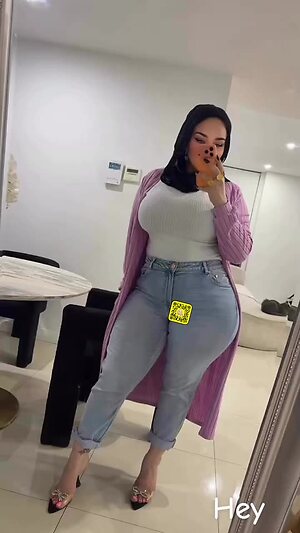 Super sexy Arab girl