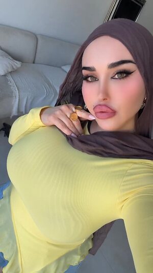 Super sexy Arab girl leaked photo #2