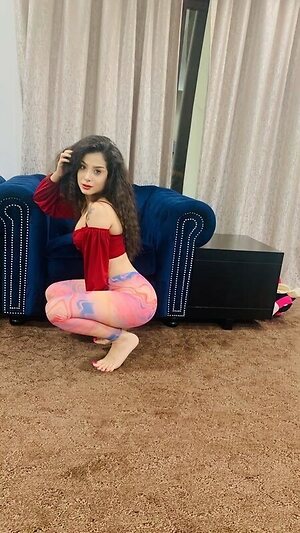 Suzanna.official1 leaked photo #2