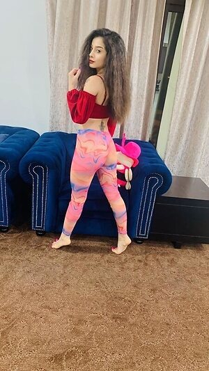 Suzanna.official1 leaked photo #5