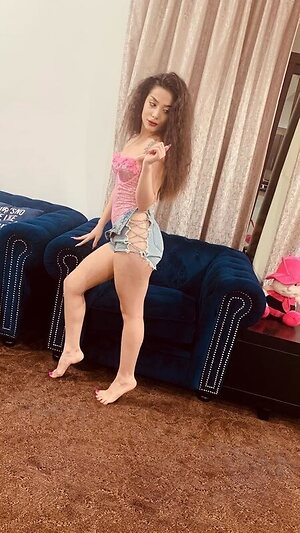 Suzanna.official1 leaked photo #7