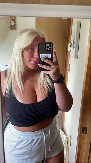 Sweet Kayla W FFW leaked photo #2