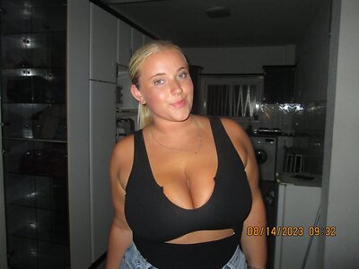 Sweet Kayla W FFW leaked photo #32