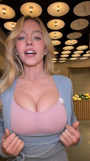 Sydney Sweeney photo