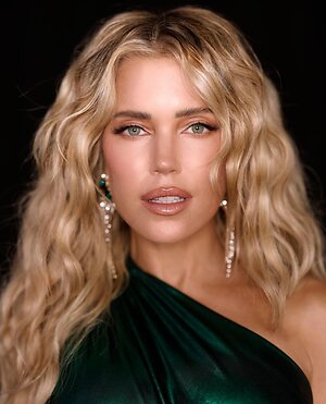 Sylvie Van Der Vaart leaked photo #16