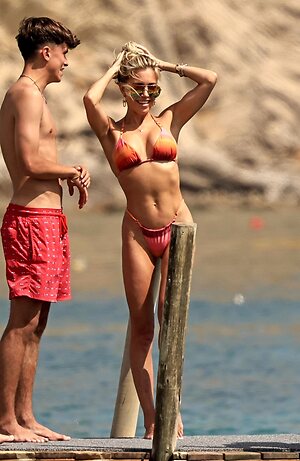 Sylvie Van Der Vaart leaked photo #106