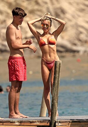 Sylvie Van Der Vaart leaked photo #109