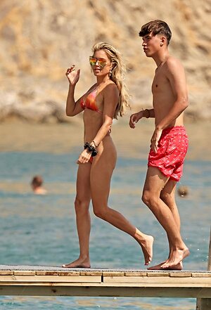 Sylvie Van Der Vaart leaked photo #110