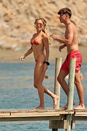 Sylvie Van Der Vaart leaked photo #112