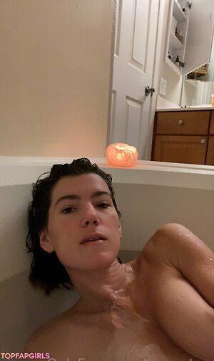 Tara Tea leaked photo #3