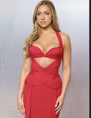 Tate McRae Nude Leaked Photo #15