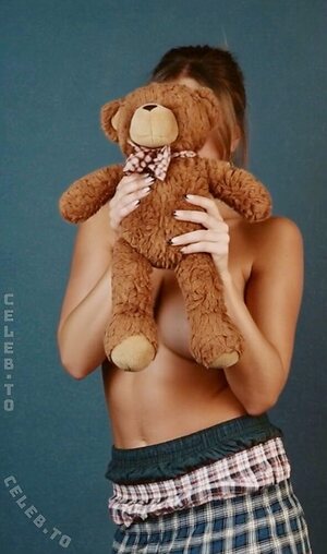 Tate McRae Nude Leaked Photo #23