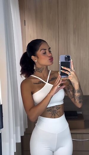 Tati Zaqui leaked photo #20