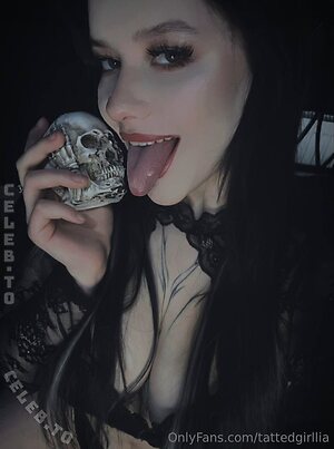 Tattedgirllia Nude Photos