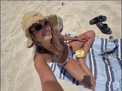 Taya Brooks photo