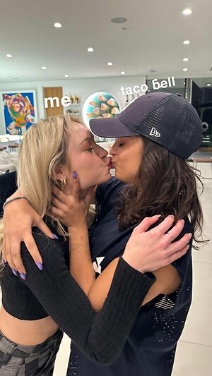 Taylor Hudson leaked photo #26