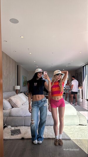 Taylor Hudson leaked photo #54