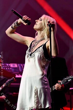 Taylor Momsen Nude Leaked Photo #19