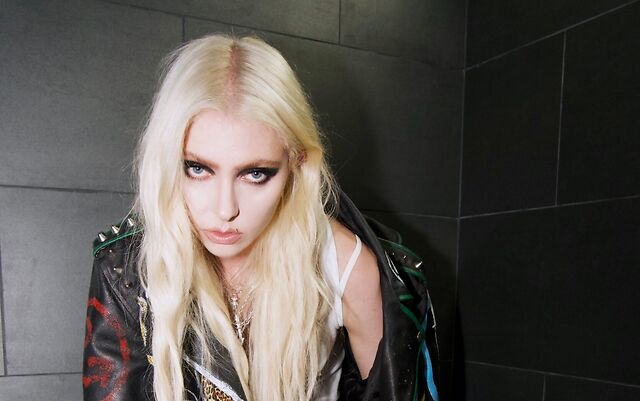 Taylor Momsen leaked photos