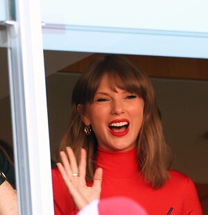 Taylor Swift Nude Leaked Photo #248