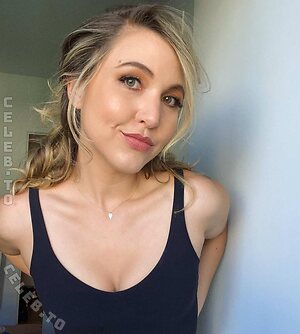 Taylor Tomlinson Nude Leaked Photo #7