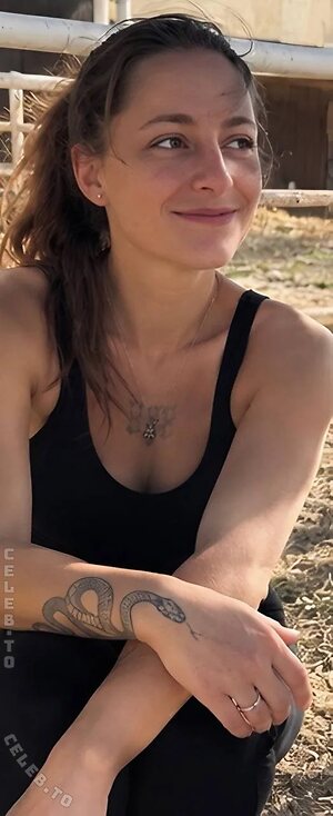 TeenLeonie18 leaked photo #2