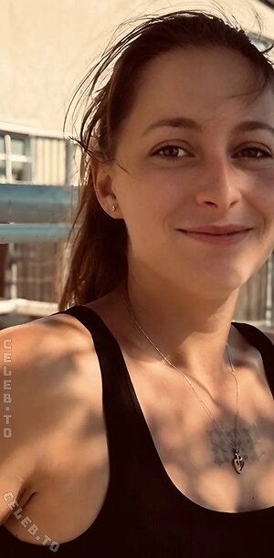 TeenLeonie18 leaked photo #3