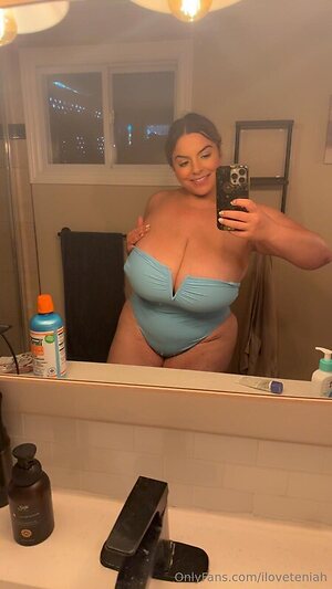 Teni_ah leaked photo #9