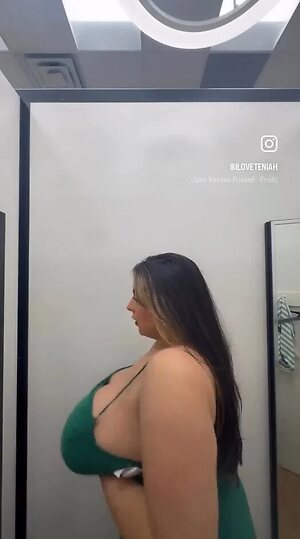 Teniah's tantalizing tatas