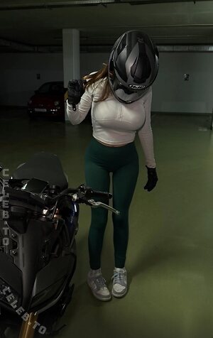 Tessaxrides Nude Leaked Photo #3