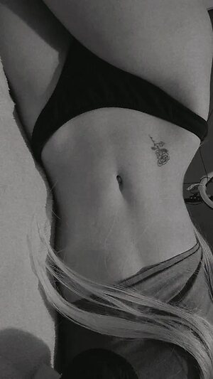 Thais Coelho leaked photo #11