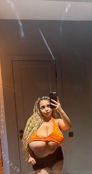 Thegirlinred0 Nude Leaked Photo #6