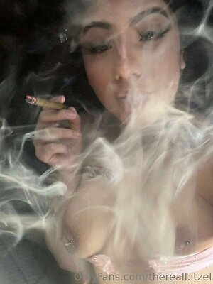 thereall.itzel leaked photo #5