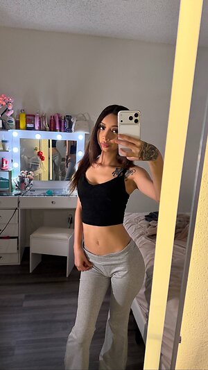 Theyenvyyalexis leaked photo #5