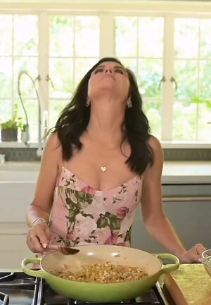 Tiffani Thiessen leaked photo #4