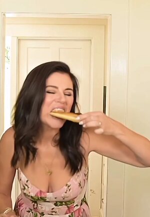 Tiffani Thiessen leaked photo #10