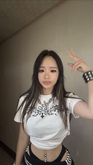 Tiffany Yue leaked photo #100