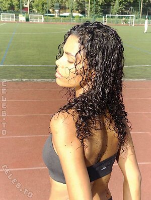 Tina Kunakey photo