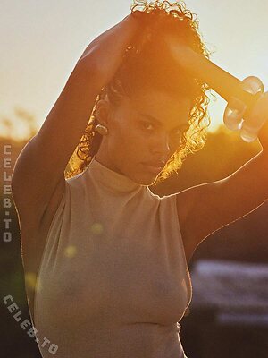 Tina Kunakey photo