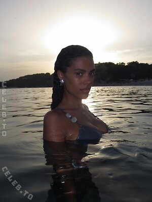 Tina Kunakey photo