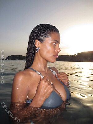 Tina Kunakey photo