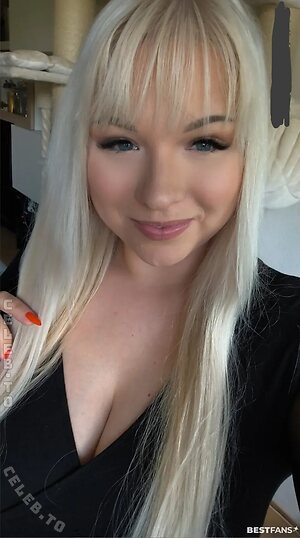 Tina Typicaltinaa photo