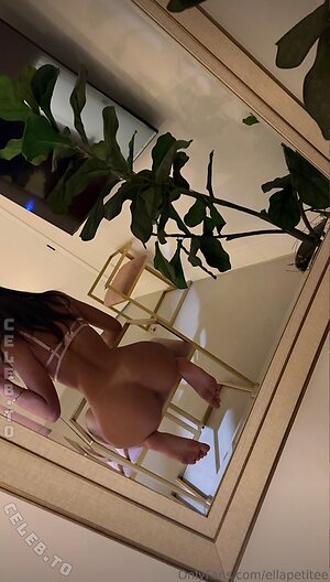 Tinyells | ellapetiteee leaked photo #51