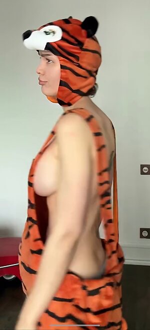 Toma Zhdanova leaked photo #2
